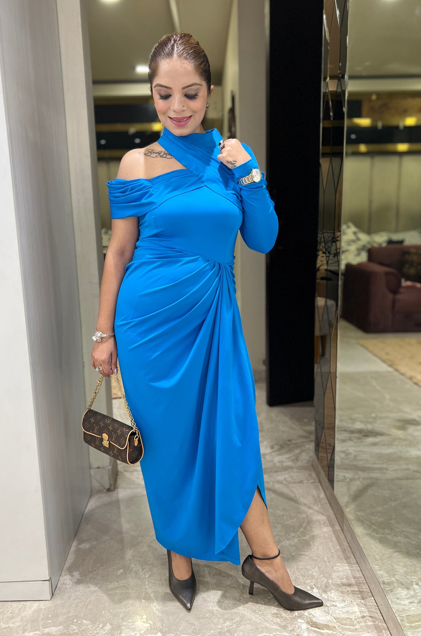 Vestido Luxe - Electric Blue Stretch Lycra Draped Dress with Cold Shoulder