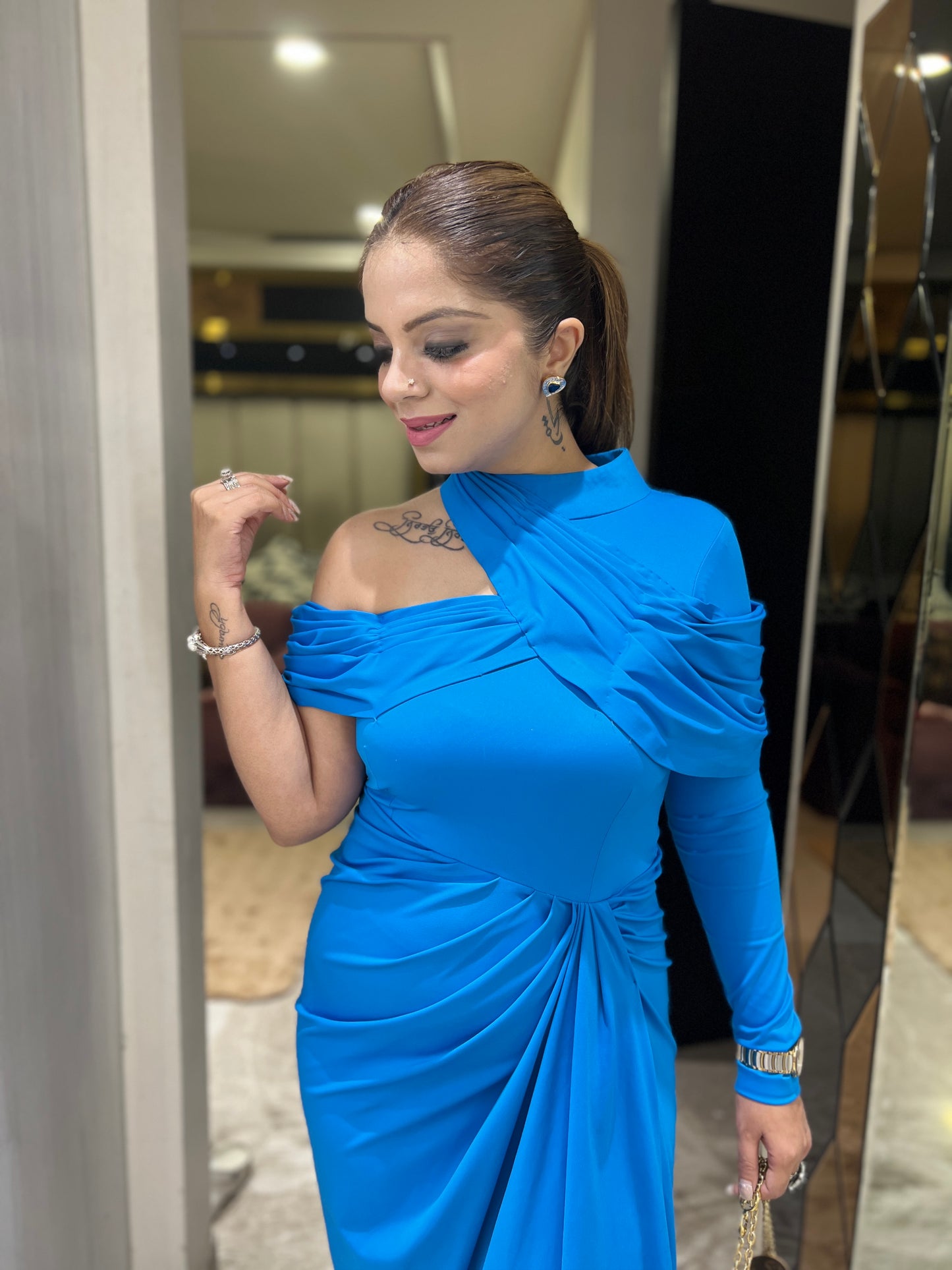 Vestido Luxe - Electric Blue Stretch Lycra Draped Dress with Cold Shoulder