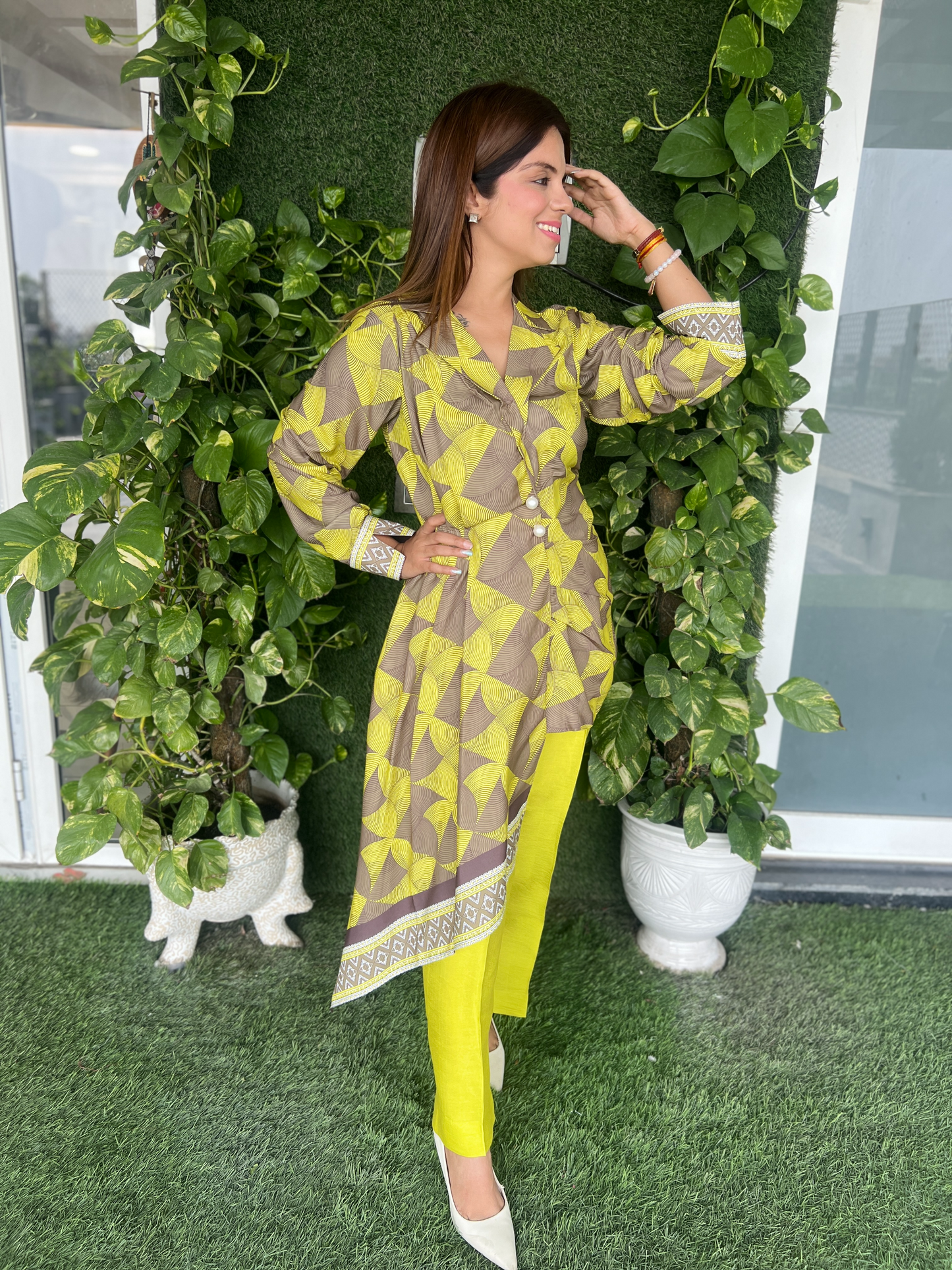 Elegant printed asymmetric coat top with matching pants – modern chic outfit for women