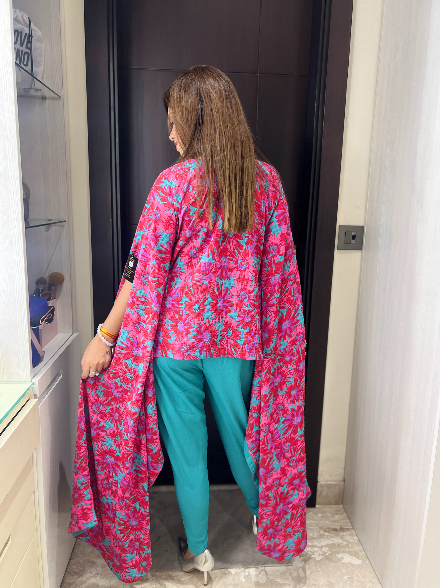Floral Cape Tunic Set with Embroidered Neckline & Teal Pants – Elegant Indo-Fusion Look
