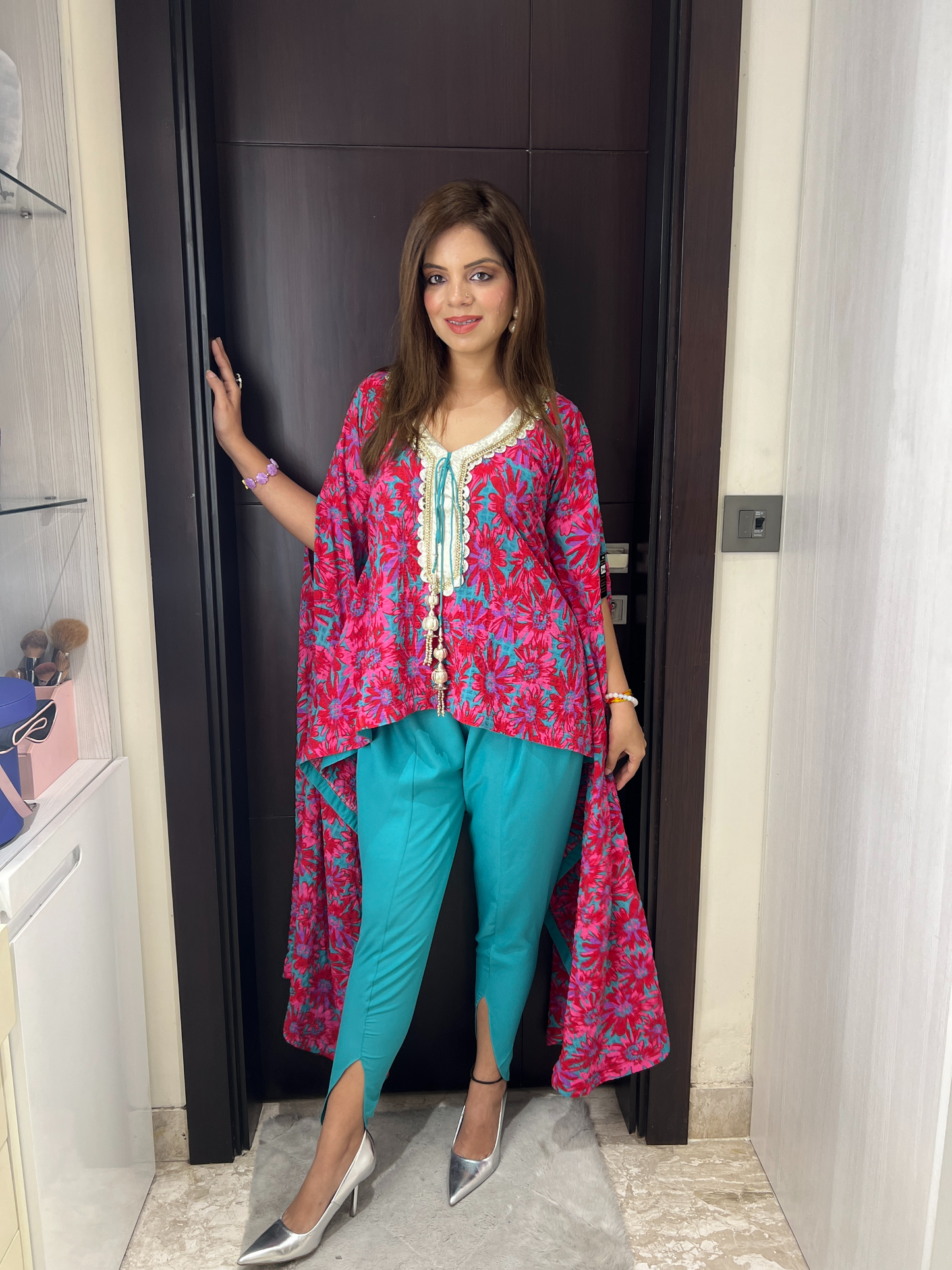 Floral Cape Tunic Set with Embroidered Neckline & Teal Pants – Elegant Indo-Fusion Look