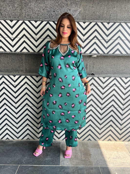 Nazakat: Embellished Neckline Printed Kurta Set